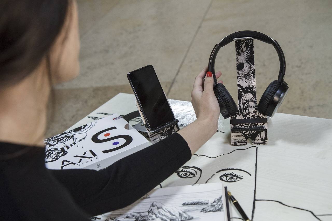 Exploring the Psychology of Fandom Community Dynamics